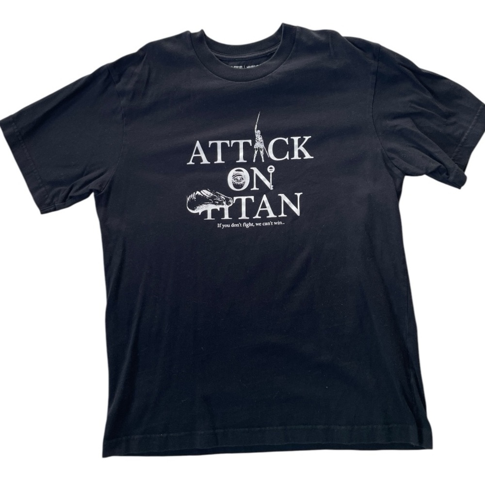 Attack On Titan UT Graphic T-Shirt size S